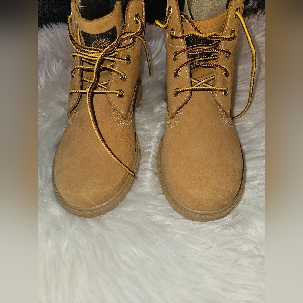 Timberland Boys Shoes Size 2 Pre School, Kid Size.  Tan Leather Lace-Up Boots.
